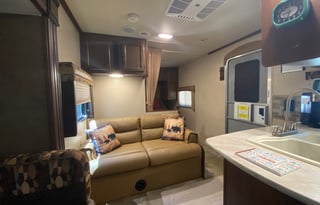 Home Away From Home- 2015 Jayco Great floor plan!