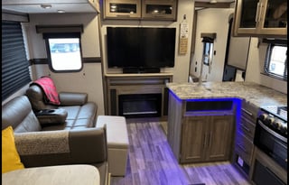 2022 Zinger 2 BR Bunkhouse - perfect for families!