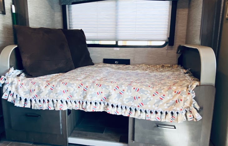 Dinette converts into full size bed