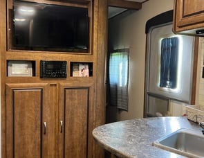 CrossRoads RV Zinger ZR27BK