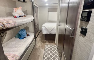 2025 Winnebago 31H Bunkhouse