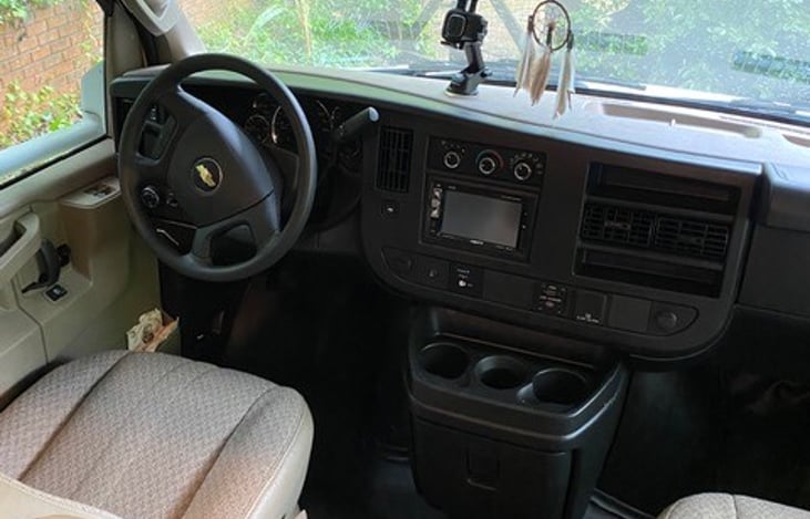 Roomy cab, power windows and doors, auto tranmission, cruise control.  Blue Tooth capacity display, comprehensive vehicle info, two side AC/heat controls,