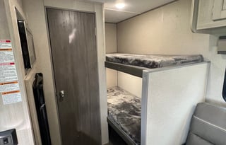 Forest River Aurora 16BHX, Small and lightweight