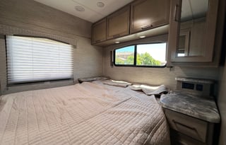 2022 THOR FOUR WINDS 30D