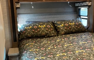 Maximus 2021 - Jayco Seneca 37L Super C w/ Solar