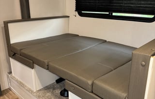 2022 Modern Pet friendly Keystone Hideout