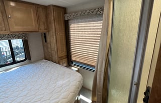 Festival Friendly RV Rental Sleeps 6