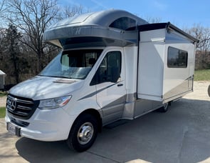 Winnebago Navion 24J