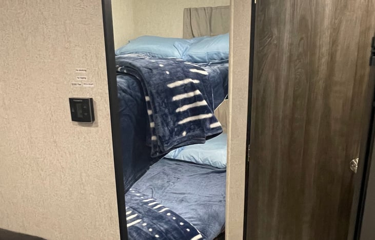 Bunk beds. 500 lb Weight limit