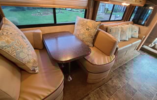 Beautiful 2011 Thor Four Winds Hurricane 32A