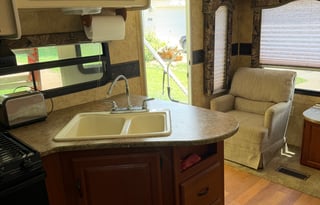 Cozy Family Camper | Sleeps 6 | Delivery Available
