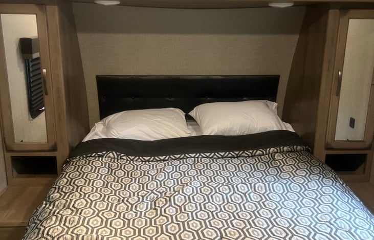 Master Bedroom with Residential Queen bed