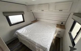 NEW 5TH WHEEL CAMPER WITH ROOM FOR EVERYONE!