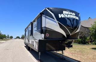 Luxury Road Warrior w/side porch!