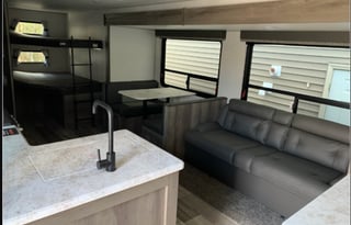 2021  26’ Sportsmen sleeps 6