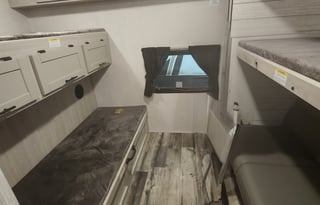 Family/Pet Friendly Bunkhouse Glamper