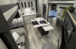 Pet-Friendly-Adventure Ready-22' Keystone Sprinter