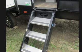 2021 ALPHA WOLF Spacious Living Room