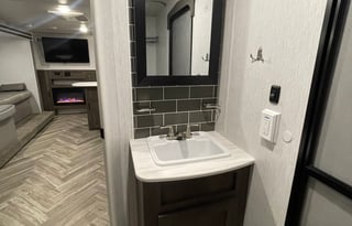 Sleeps 10! 2022 Forest River.