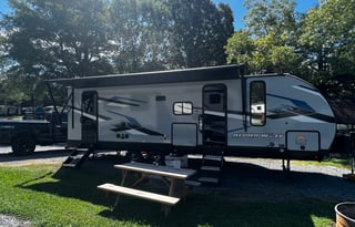 Brand New 2023 Modern Style Alpha Wolf Bunk House!