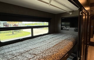 Bershire XLT 45CA Bunks 2 Full Baths