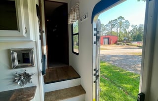 Spacious 42-ft 5th wheel RV