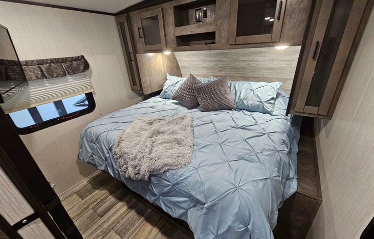 King size bedroom suite