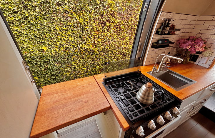 Extendable countertop