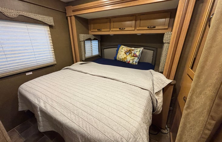 Queen size bed slide out!