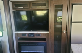 Coastal Couples Dutchmen Atlas Fifth Wheel