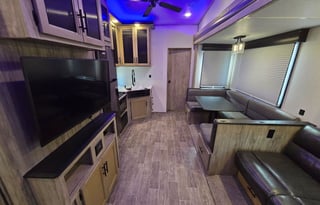 Cherokee Artic Wolf 287BH