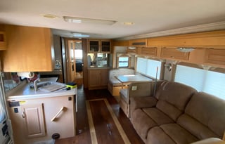 2005 Dolphin Motor Coach Dolphin A