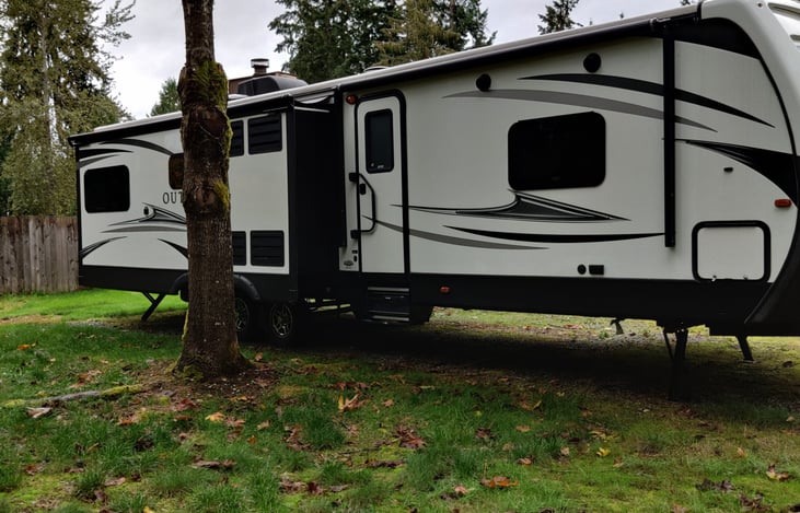 Has outdoor hookups for entertainment along with outdoor speakers for great sound and outdoor activities.