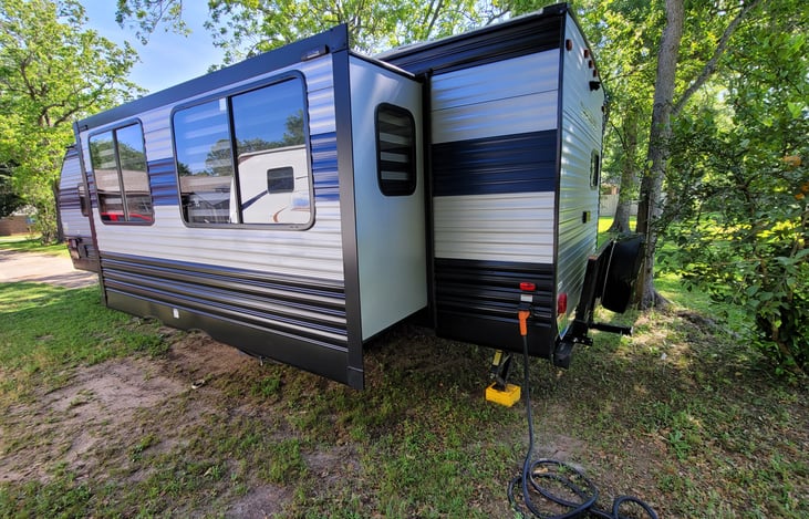 Extra deep slideout for dining table and sofa.