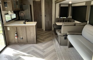 "Kinder" Modern 2 Bedroom Bunkhouse Sleeps 8+