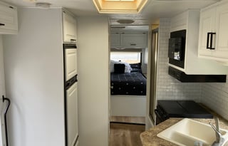 Free 200 miles/night! -  30' Thor FourWinds ClassC