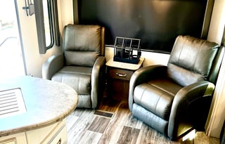 RV for 6 Guests | Burning Man Ready | Yucca Valley