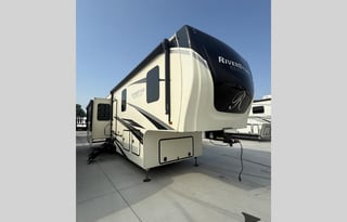 2021 Forest River Reserve Fifth Wheel 38.5 feet