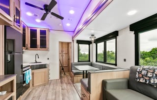 Cherokee Arctic Wolf | Large Luxurious 5th Wheel