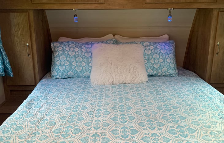 Cozy, Queen size bed