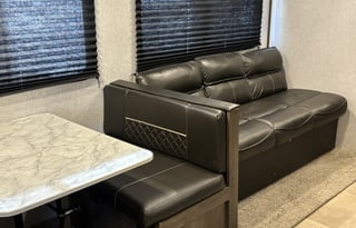 "Vanegas" Modern Private Queen Bedroom  Sleeps 6