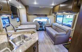 2017 Class C Thor Four Winds - WIFI included