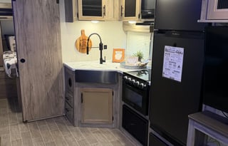 Alpha Wolf Retreat | Pet Friendly & Delivery