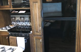 DELIVERY ONLY. Spacious 37 ft trailer w/ 3 slides