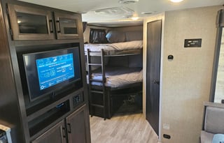 Make Memories with Jay! (Jayco Jay Feather 24BH)