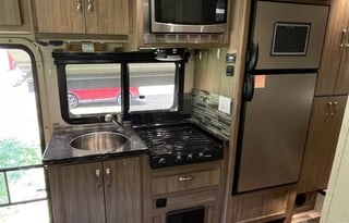 Luxury & Efficiency: Dynamax Isata 3 (Diesel)