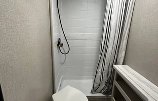 26' w/ Private Queen Suite & Bunks - Delivery only