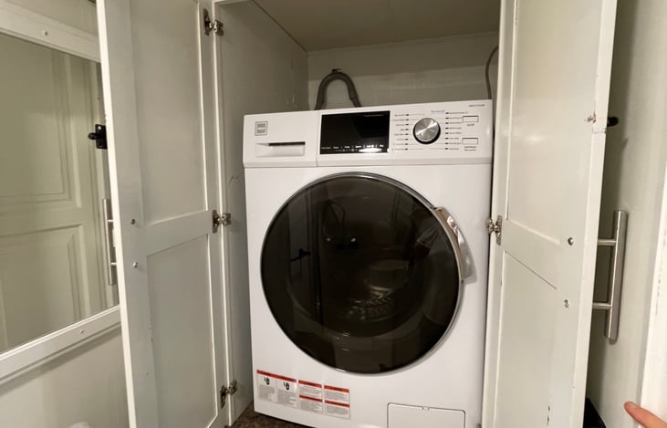 Washer/dryer unit. Please bring your own laundry detergent... clothespins provided!