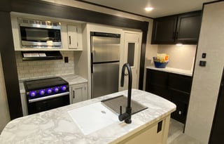 Impressive Family favorite RV! 3 slides 3 TV’s