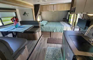 Eastern Shore Retreat: 2021 Minnie Winnie 2100BH